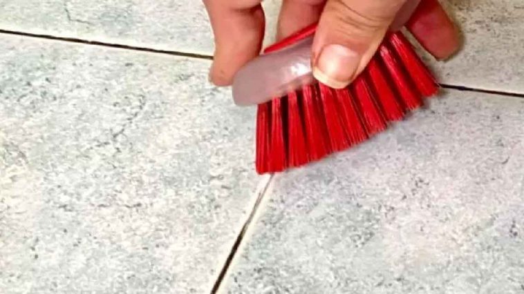 Las juntas de las baldosas quedarán como nuevas con este truco: ¡no creerás lo que ven tus ojos!