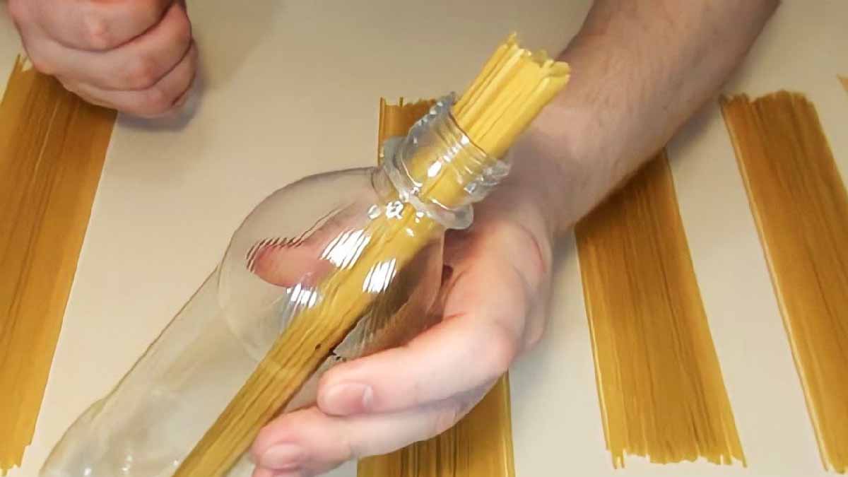 ¿Por qué poner una ración de espaguetis en una botella? ¡Ese es el secreto que nunca revelan los chefs famosos!
