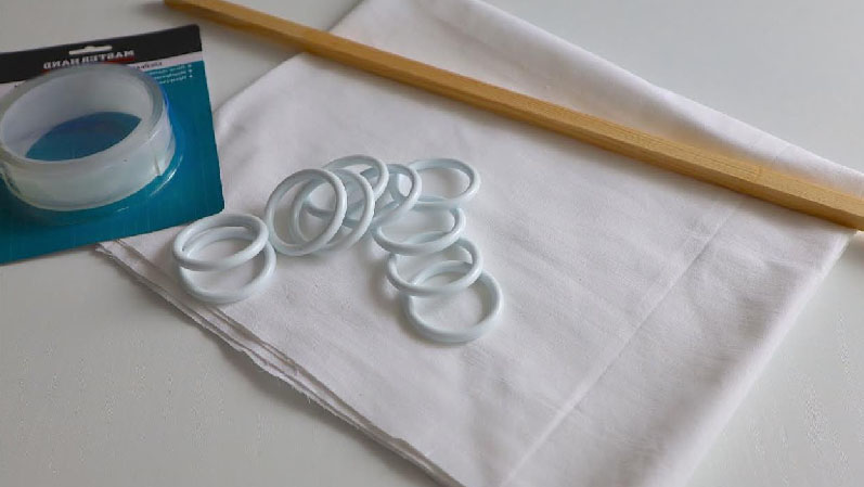 Si tienes sábanas viejas y anillas de cortinas, ¡puedes crear algo inesperado!