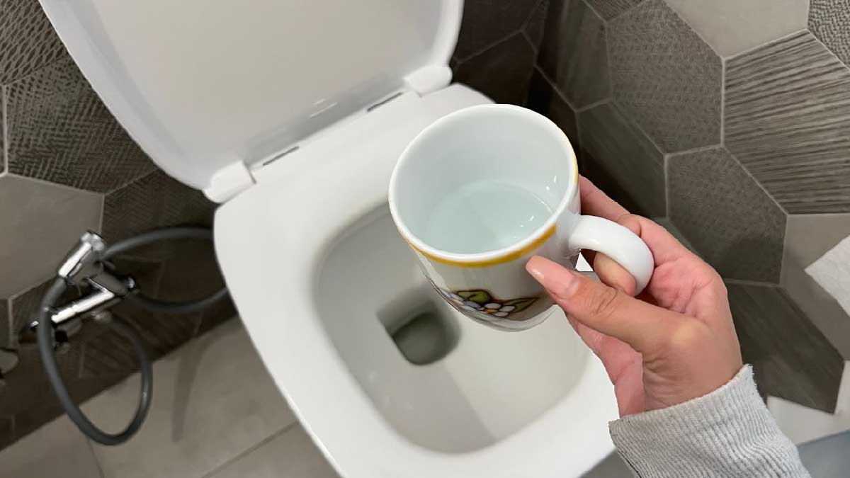 Media taza de este producto es suficiente para perfumar el inodoro al instante.