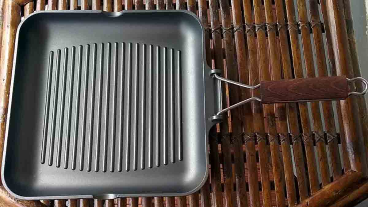 3 trucos sencillos y naturales para limpiar y eliminar la grasa de la plancha sin ningún esfuerzo.