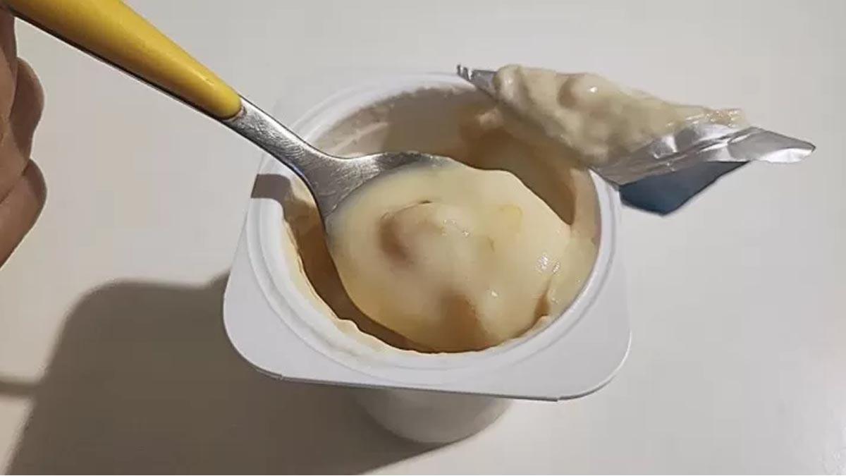 ¿Qué es ese líquido acuoso en la superficie del yogur? Nadie lo sabe.
