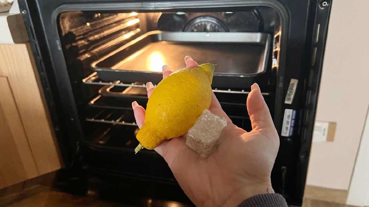 Para un horno limpio y perfumado, sólo necesita dos ingredientes después de cada uso.
