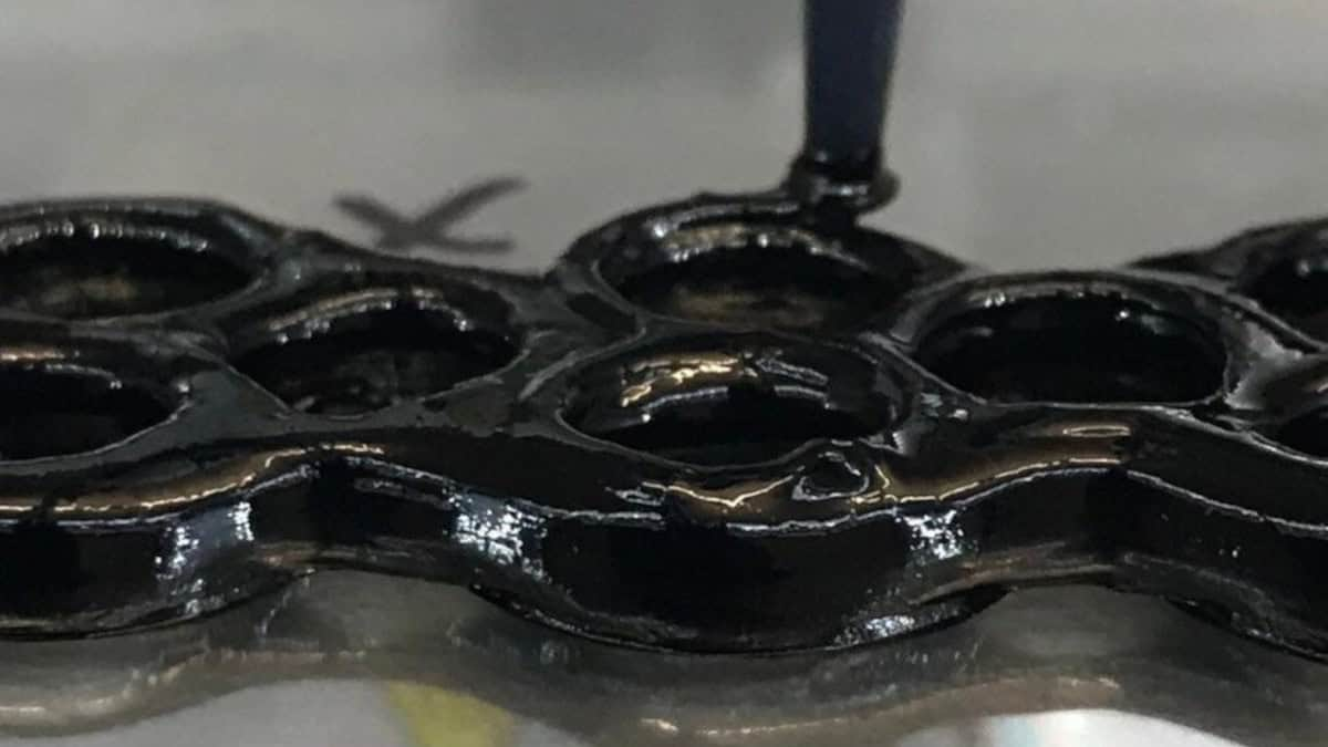 Se ha desarrollado un material electrónico revolucionario: no se daña con los impactos, pero se fortalece