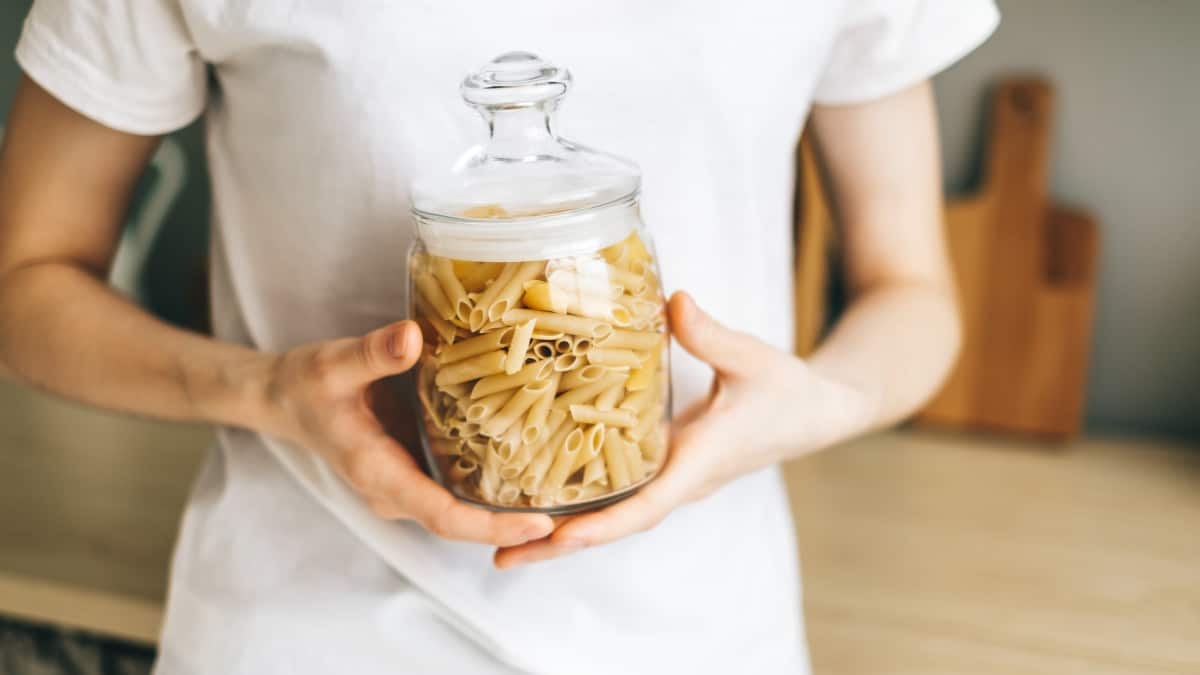 Cómo pesar pasta sin tener báscula disponible.