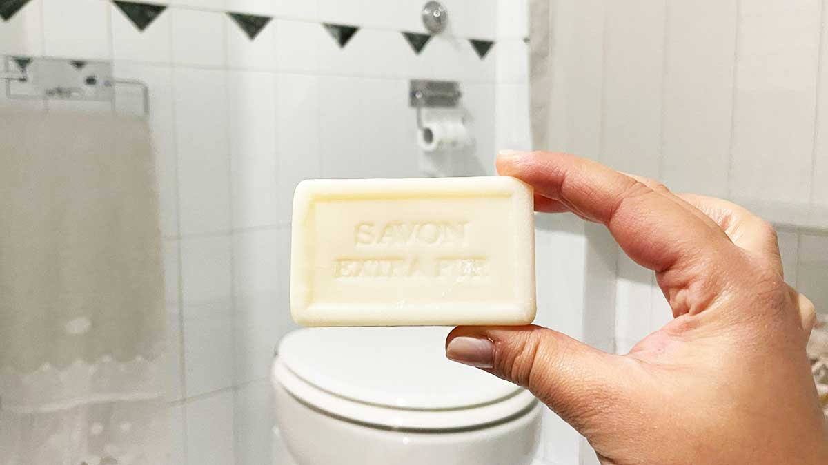 ¿Cómo limpiar el baño con jabón de Marsella?