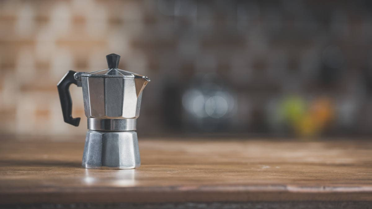 ¿No lavas la moka para conservar el sabor del café? Aquí hay alguna información a considerar.