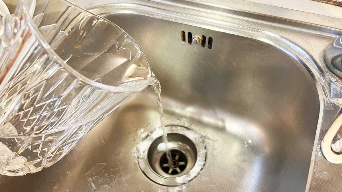 Cómo eliminar los malos olores del fregadero
