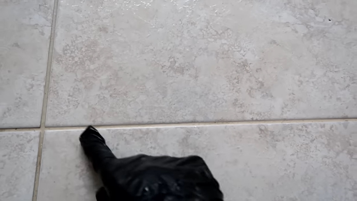 Cómo blanquear la lechada del suelo con un método casero infalible