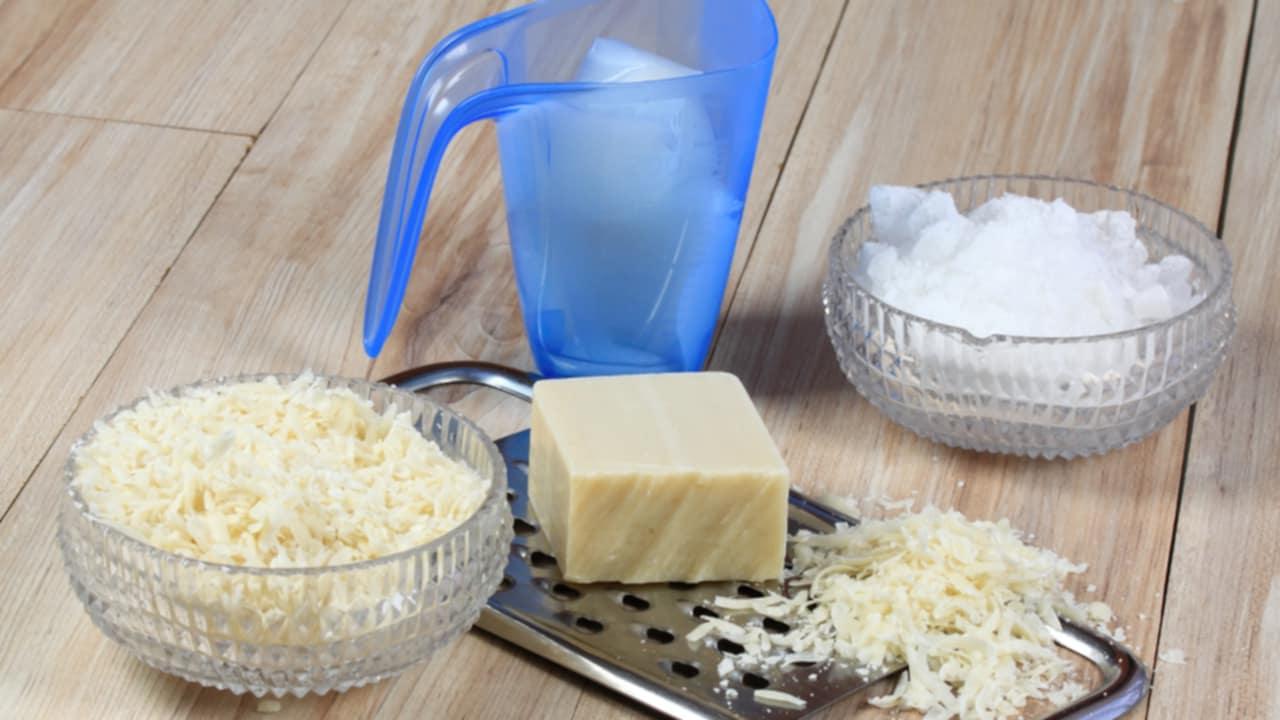 Es inmejorable contra las manchas más rebeldes: prueba este fantástico jabón casero (huele genial)