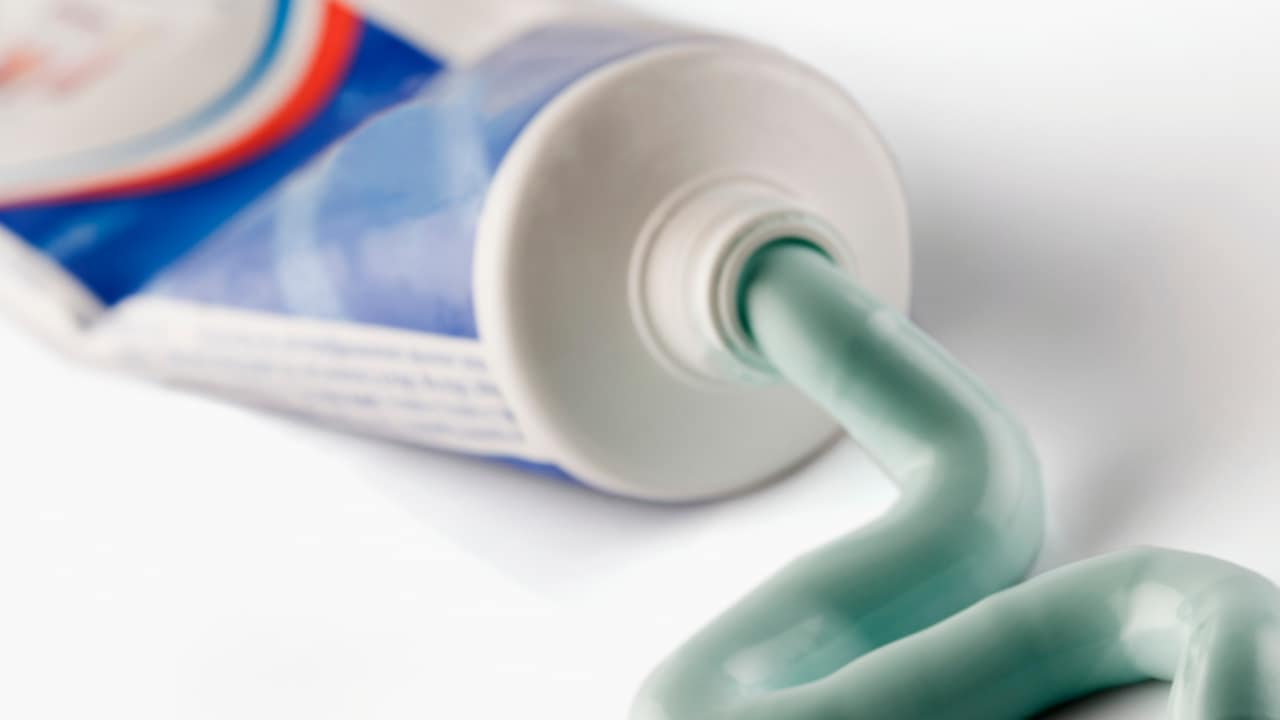 El truco de la pasta de dientes congelada popular en la web: ¿alguna vez te has preguntado para qué sirve?
