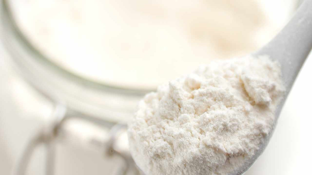 Harina en un frasco cerrado en el congelador: el truco popular en las redes sociales