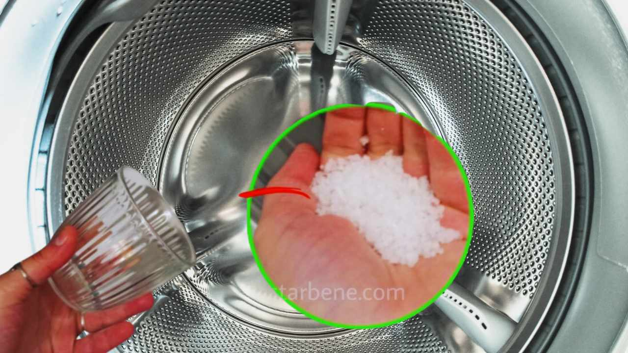 Lavadora: un vaso de sal gruesa en el tambor cada mes