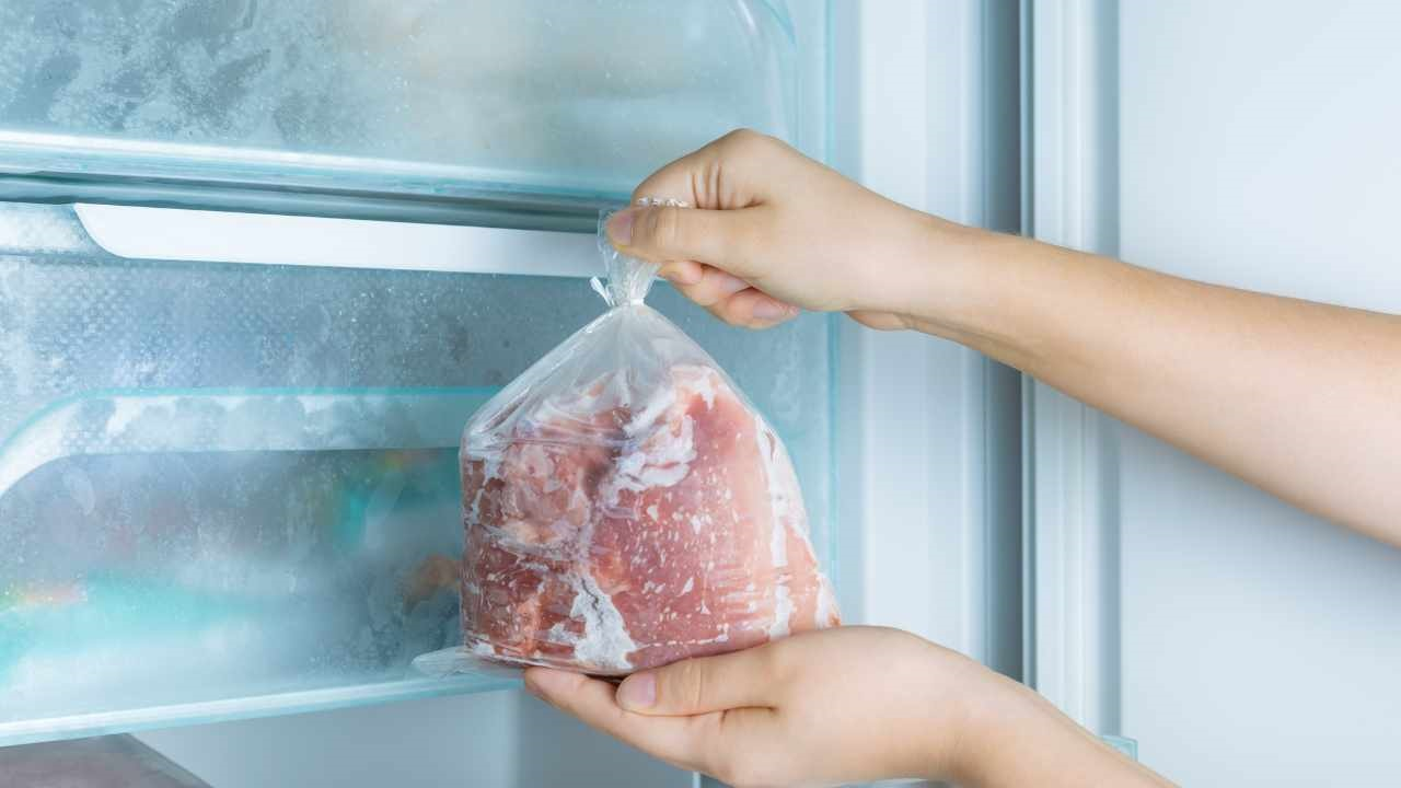 ¿Se pueden volver a congelar los alimentos descongelados? Sólo en un caso, pero ojo…