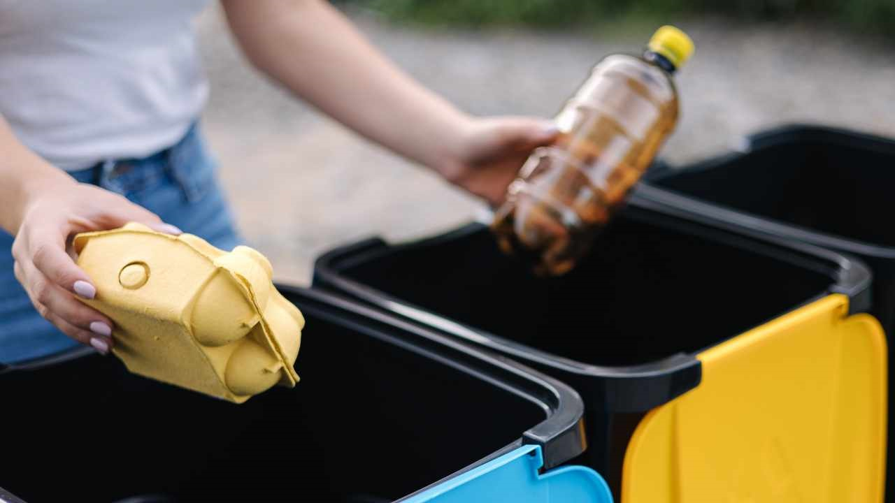 No sólo el tubo de pasta de dientes, todos los errores que cometes al reciclar