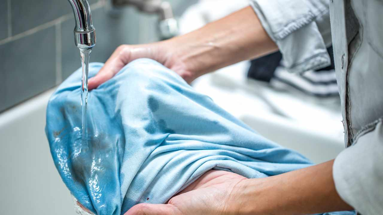 ¿Manchas que no desaparecen? Puede que te parezca absurdo pero lo que necesitas está en tu frigorífico