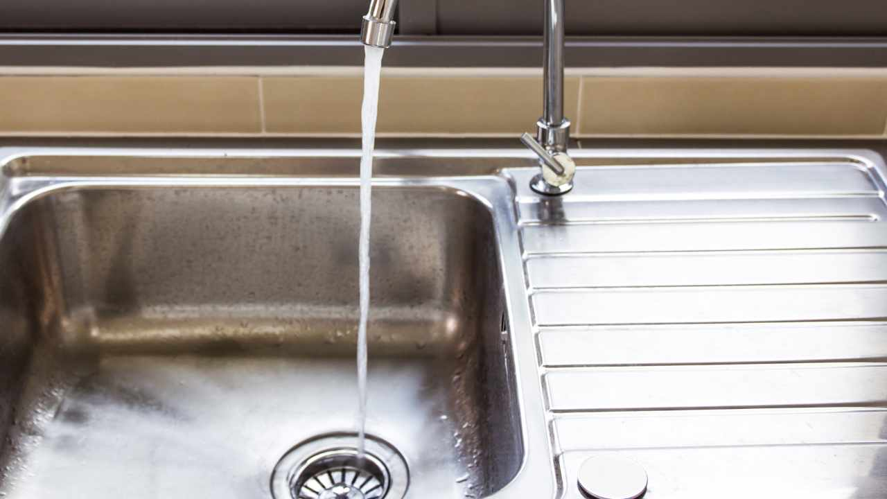 Sólo unas gotas sobre un paño húmedo y tu acero volverá a brillar