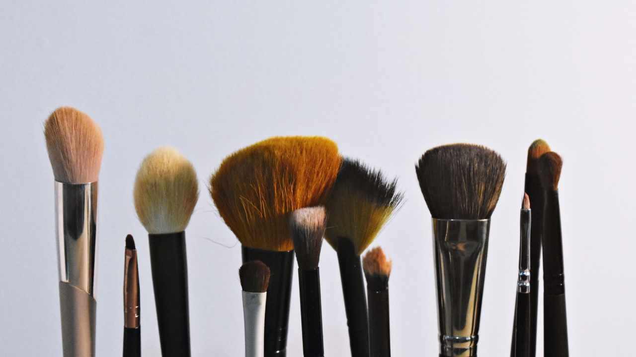 Brochas de maquillaje: por qué es importante limpiarlas