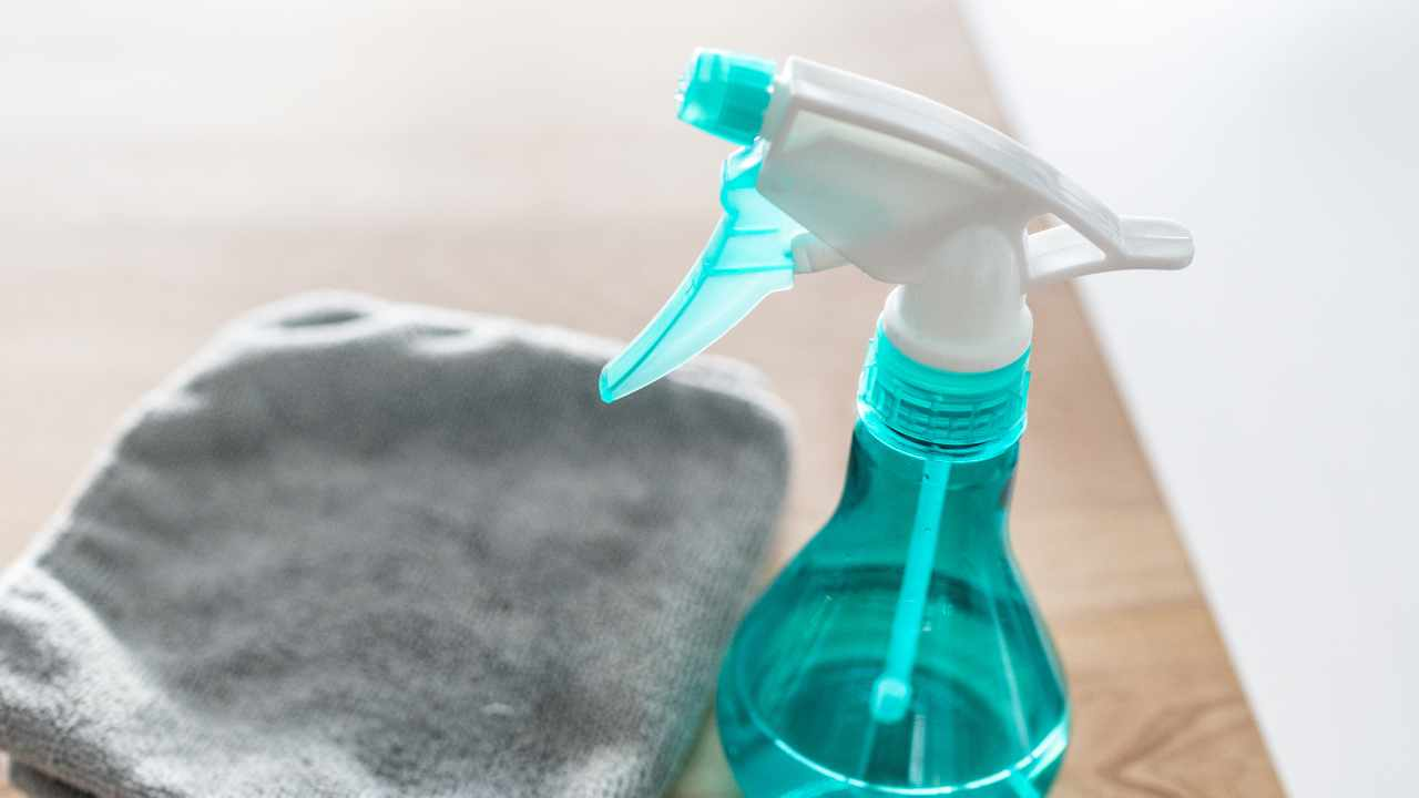 Spray desinfectante casero para un hogar limpio y desinfectado