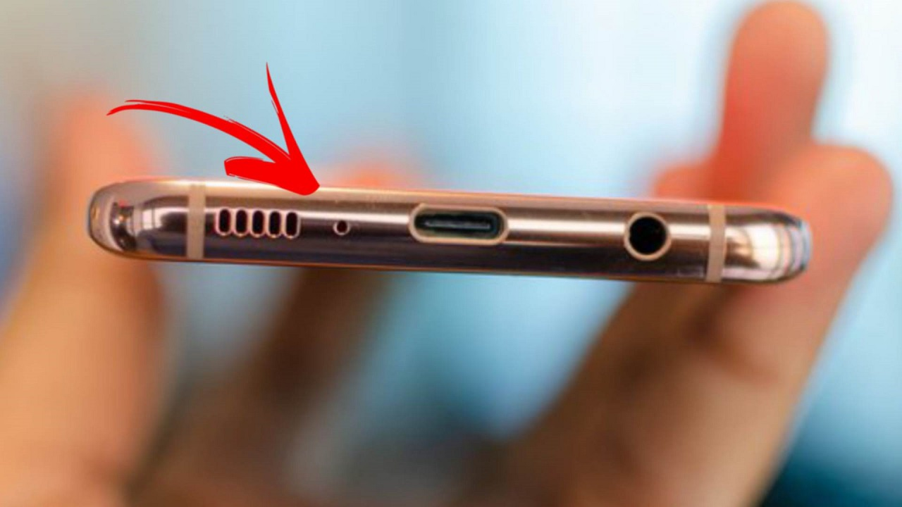 ¿Para qué sirve realmente ese pequeño agujero en la parte inferior de tu teléfono? Casi nadie sabe la respuesta.