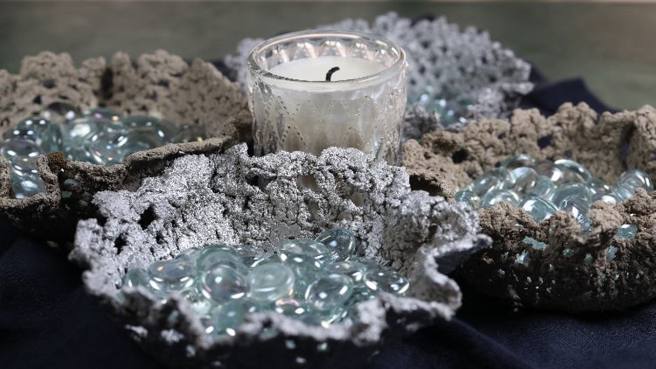 Esto es lo que sucede si sumerges un tapete de encaje en concreto