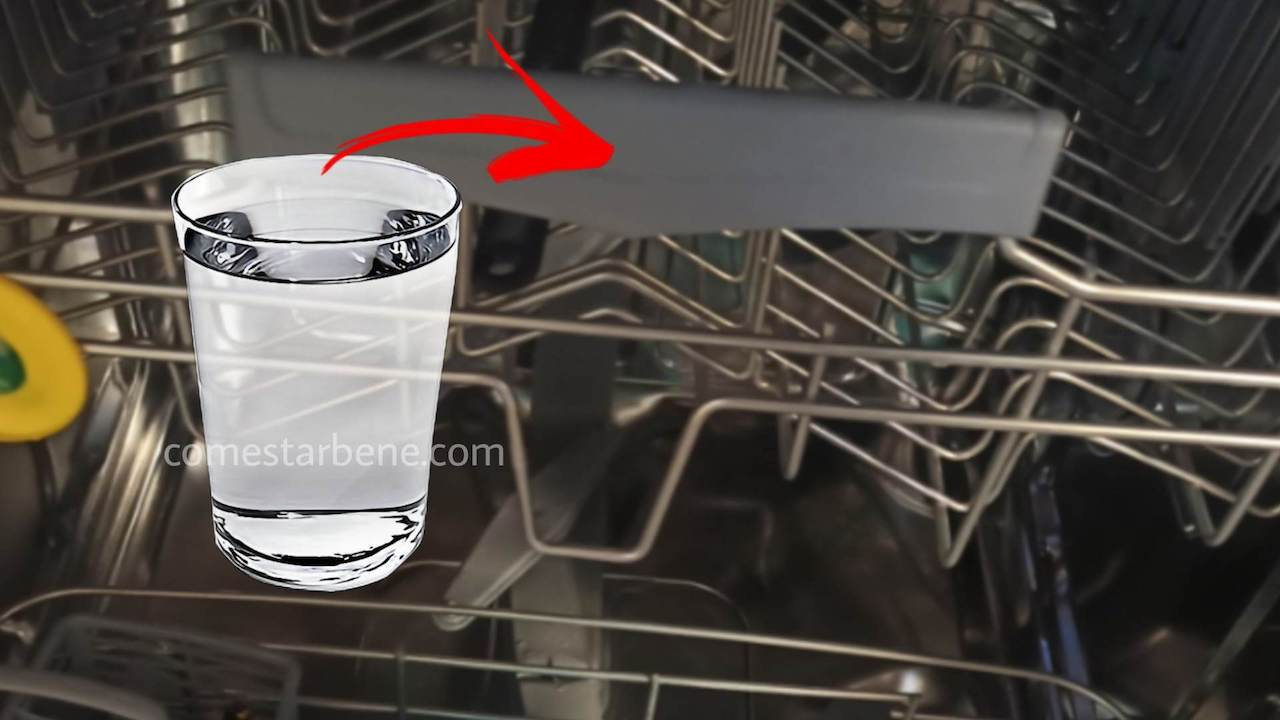 El truco del cristal para desengrasar, desinfectar y perfumar tu lavavajillas