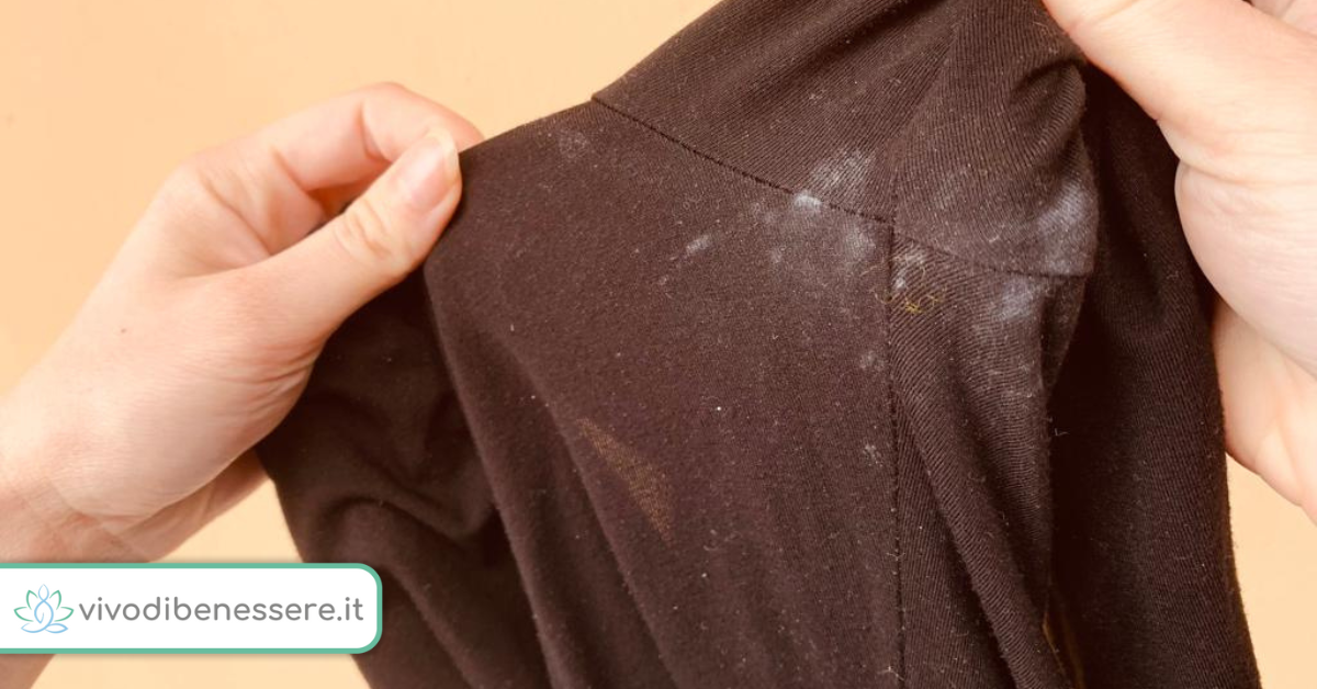 Cómo quitar las manchas blancas de desodorante de camisetas negras
