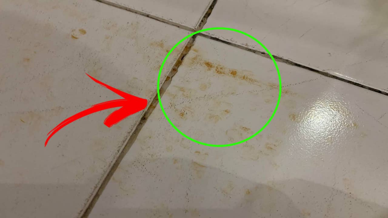 Así eliminas las manchas de óxido del suelo sin esfuerzo