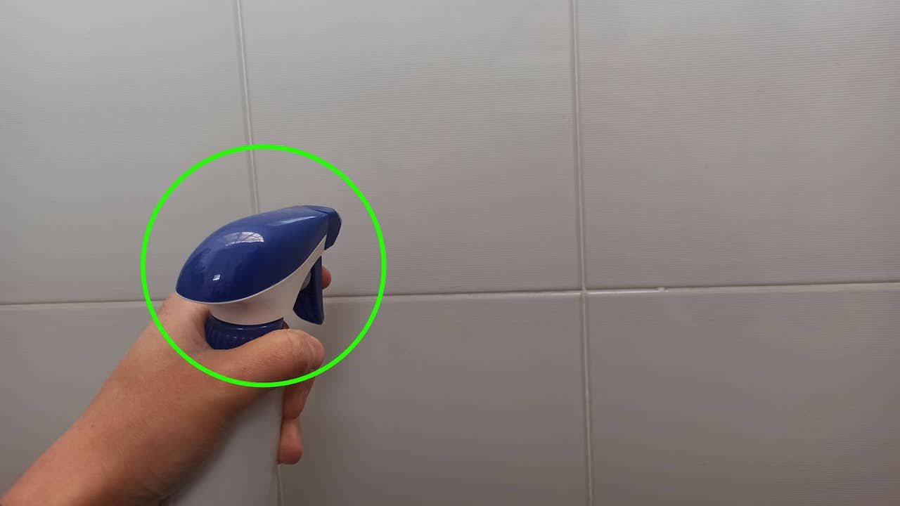 Cómo quitar las manchas de grasa de las paredes de tu cocina con vinagre