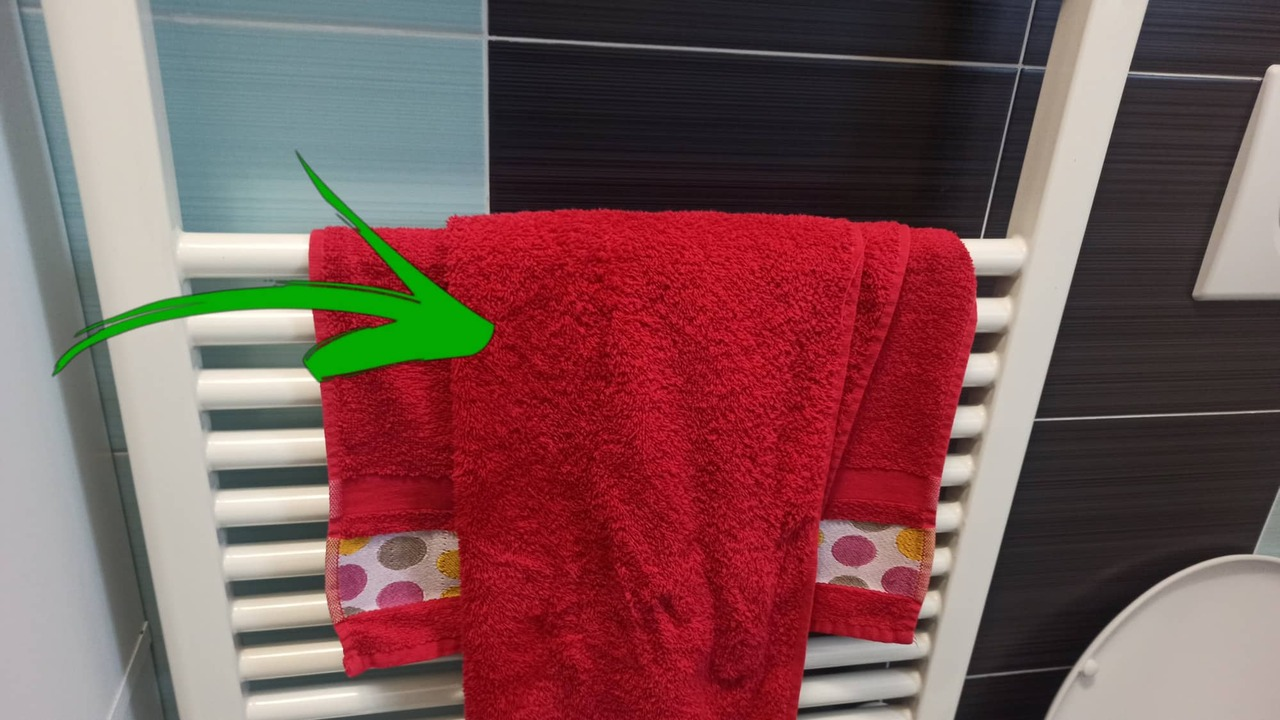 Toalla sobre el radiador para un baño siempre fragante: el gran truco