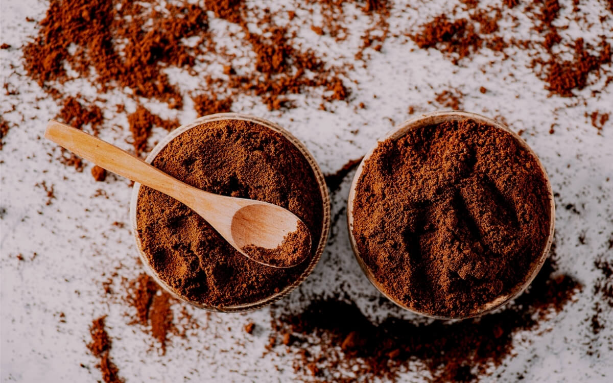 Cómo reutilizar los posos de café en tu casa y jardín