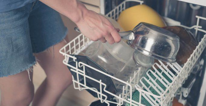 Cómo limpiar el lavavajillas y hacer desaparecer los malos olores