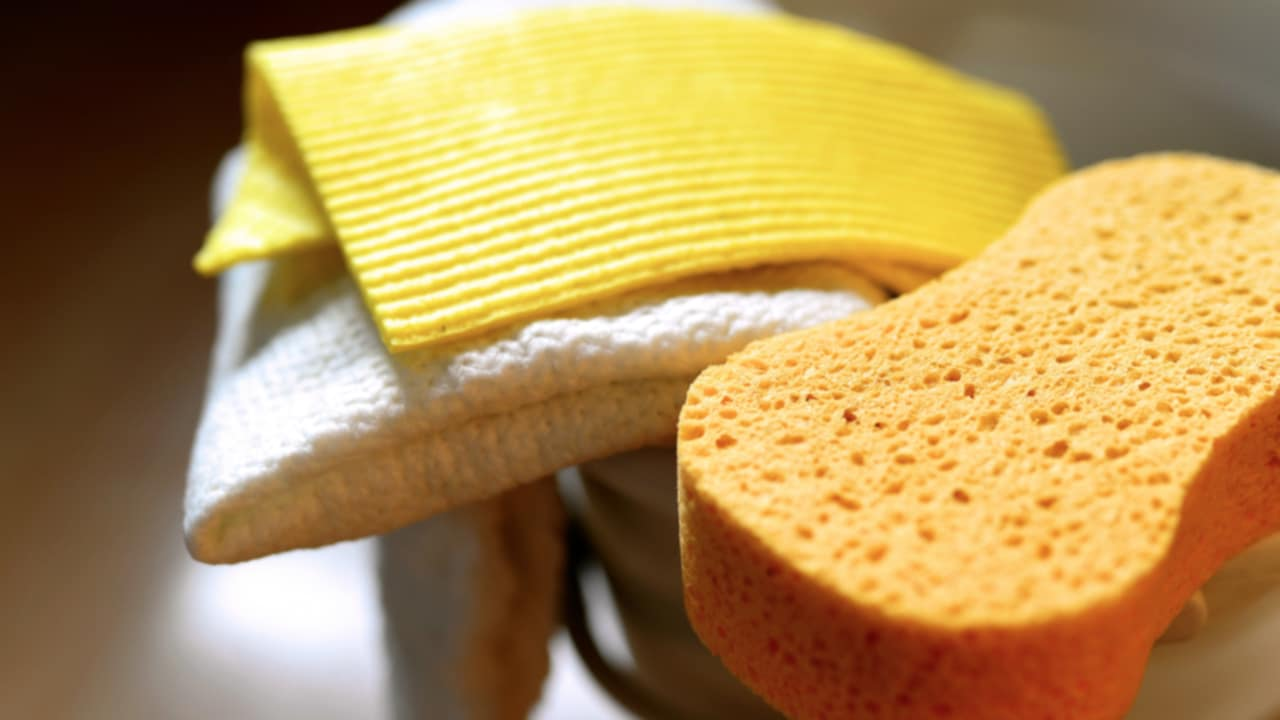 Blanquear y desinfectar trapos de cocina para la limpieza del hogar: prueba estos métodos infalibles