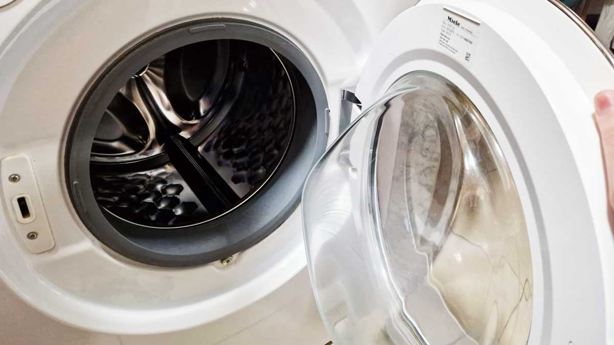 ¿Cómo evitar el olor a cloaca de la lavadora?