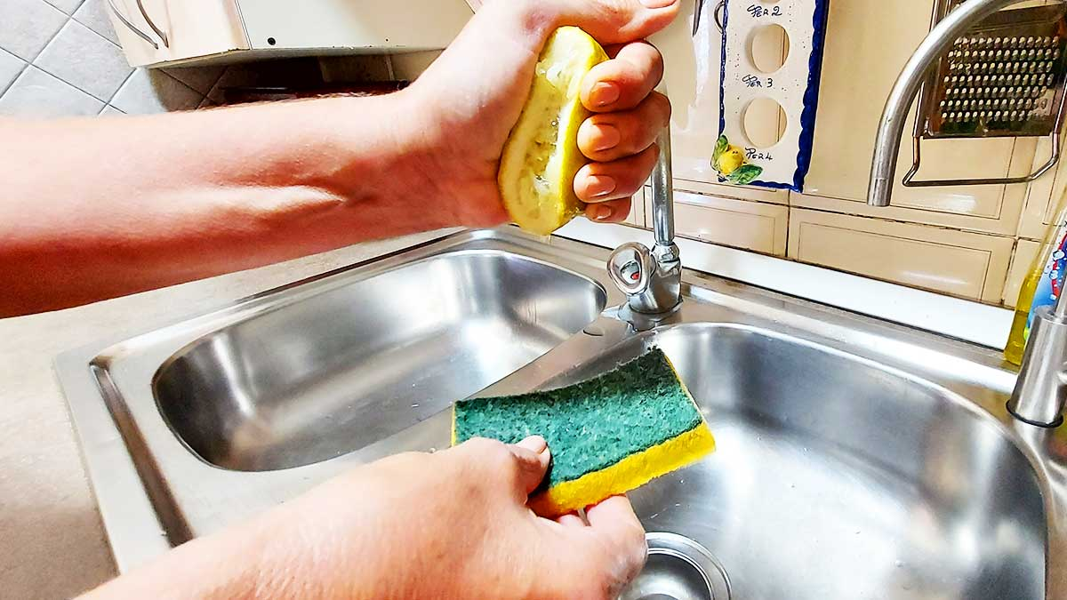 Cómo limpiar esponjas de cocina amarillas y verdes