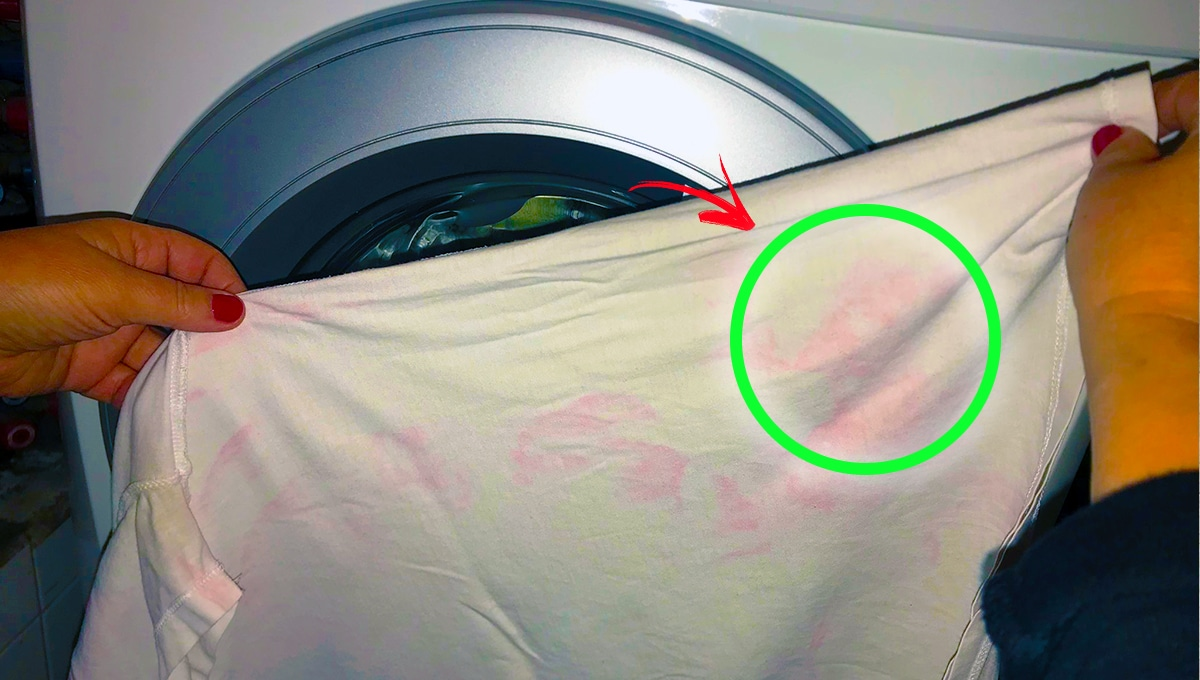 Cómo arreglar la ropa blanca que se ha vuelto rosada tras un mal lavado