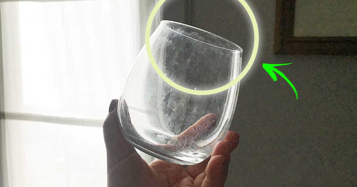 ¿Vasos nublados en el lavavajillas? ¡Aquí se explica cómo eliminar todas las rayas!