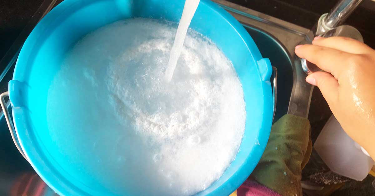 Cómo ahorrar en detergentes y limpiar toda la casa