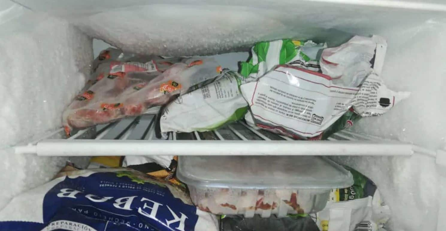 ¿Por qué se forman y cómo podemos evitar las capas de hielo en nuestro congelador?