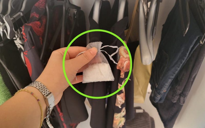 Pon una bolsa de sal en el armario: es la solución a un problema molesto