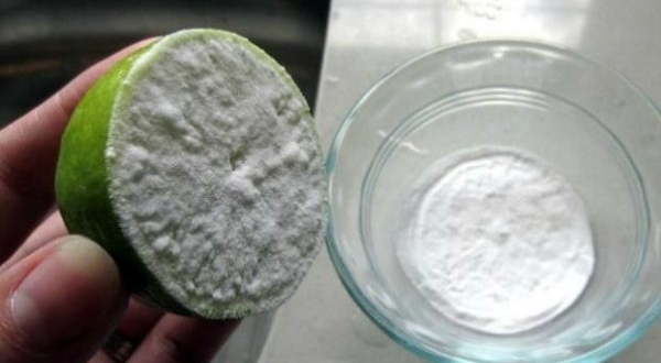 ESTO NO ES BROMA: Sumerge medio limón en bicarbonato de sodio… ¡Los resultados son asombrosos!
