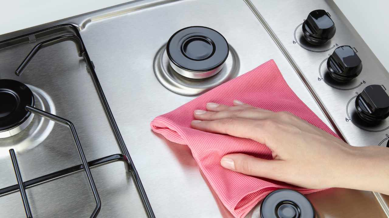 ¡Éste es el método secreto para que tu placa brille sin vinagre ni bicarbonato!