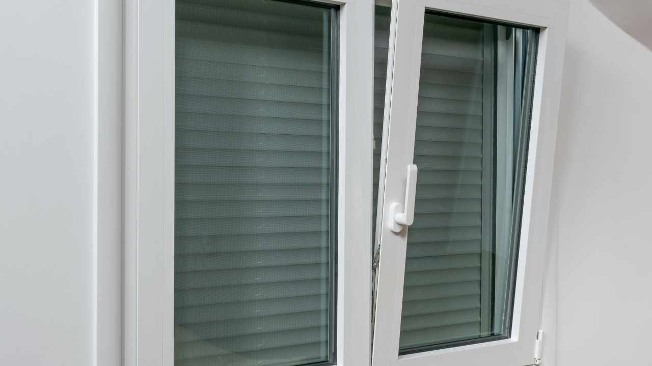 Cómo reducir las corrientes de aire en la caja de la persiana para un invierno más cálido en casa