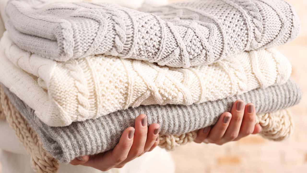 Cómo lavar suéteres de lana para que queden suaves con un truco sencillo y efectivo