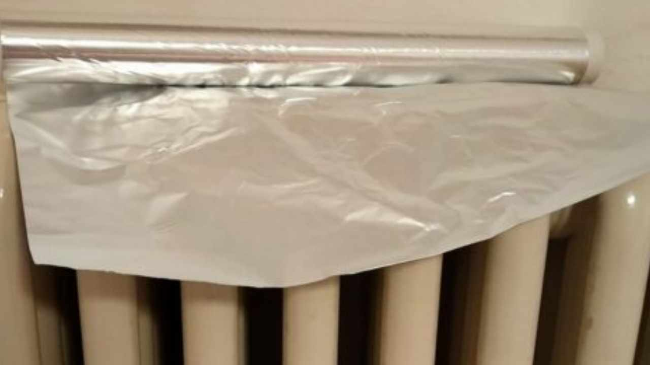 ¿Es realmente efectivo el método de colocar papel de aluminio detrás de los radiadores para ahorrar energía?