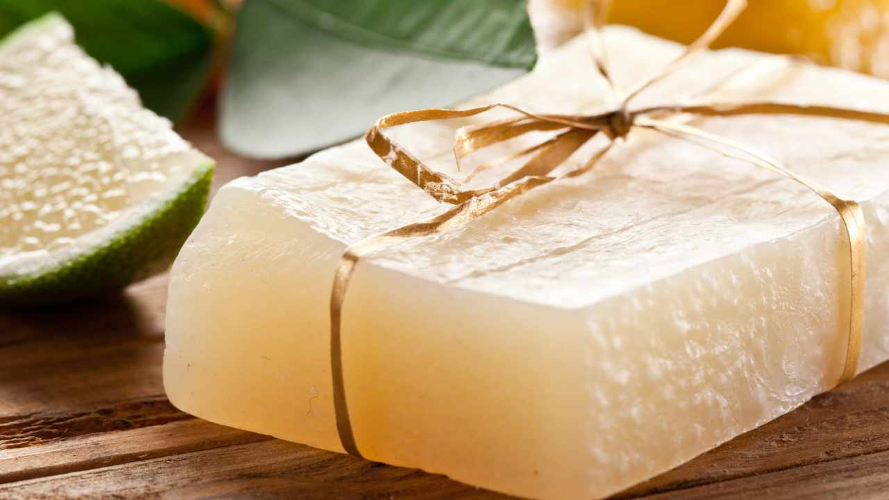 Hazlos tú mismo, estos jabones de limón son muy fáciles de hacer y puedes usarlos en toda la casa.