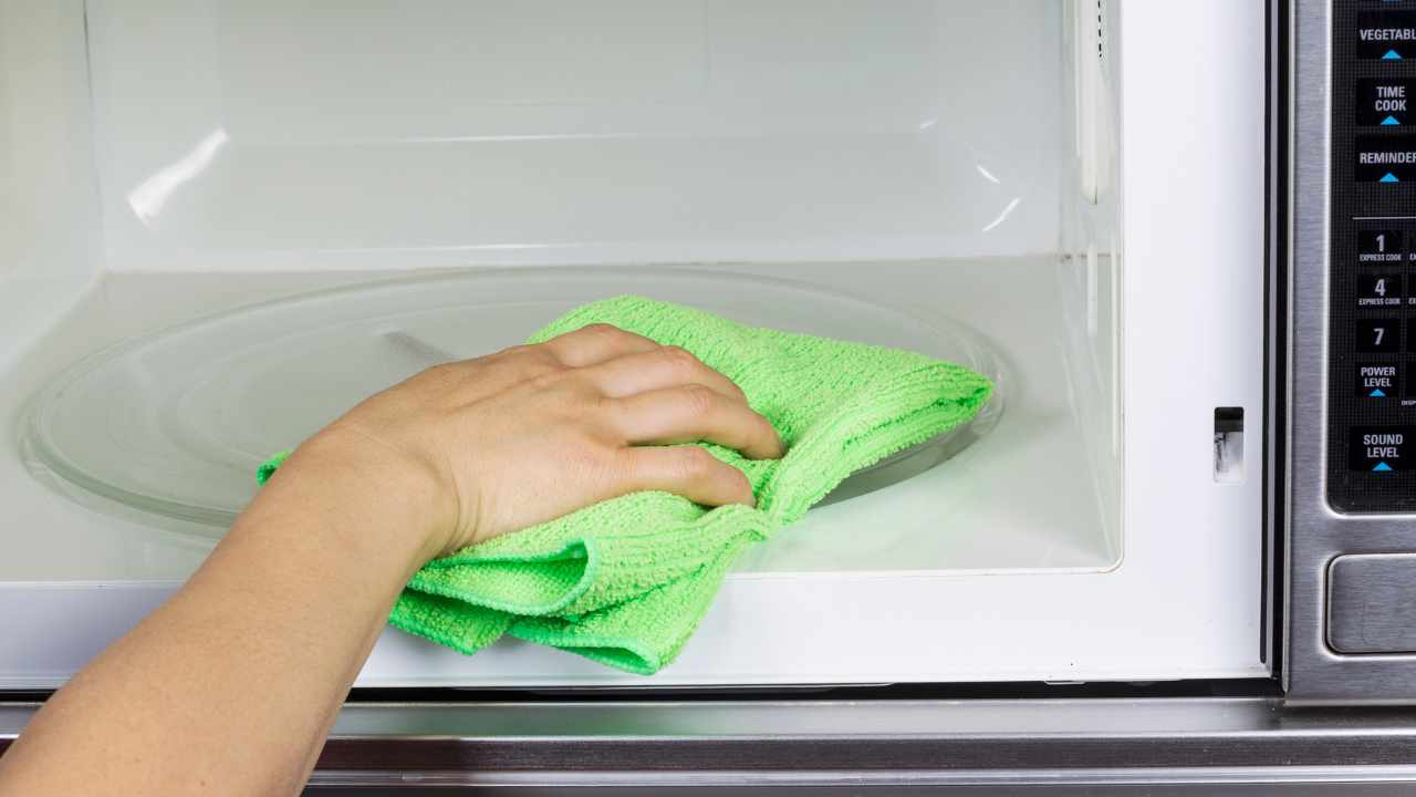 ¿Con qué frecuencia debes limpiar tu microondas?