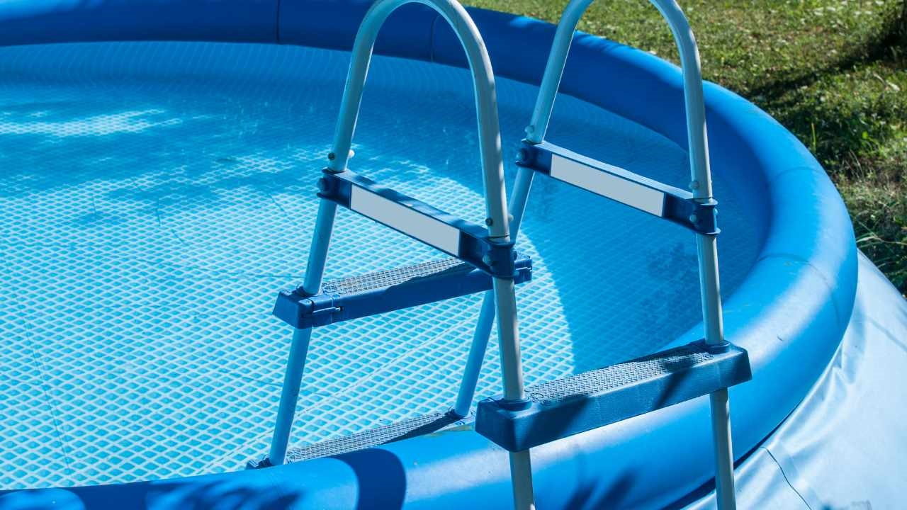 Cómo desmontar y limpiar una piscina antes del invierno: siga esta guía