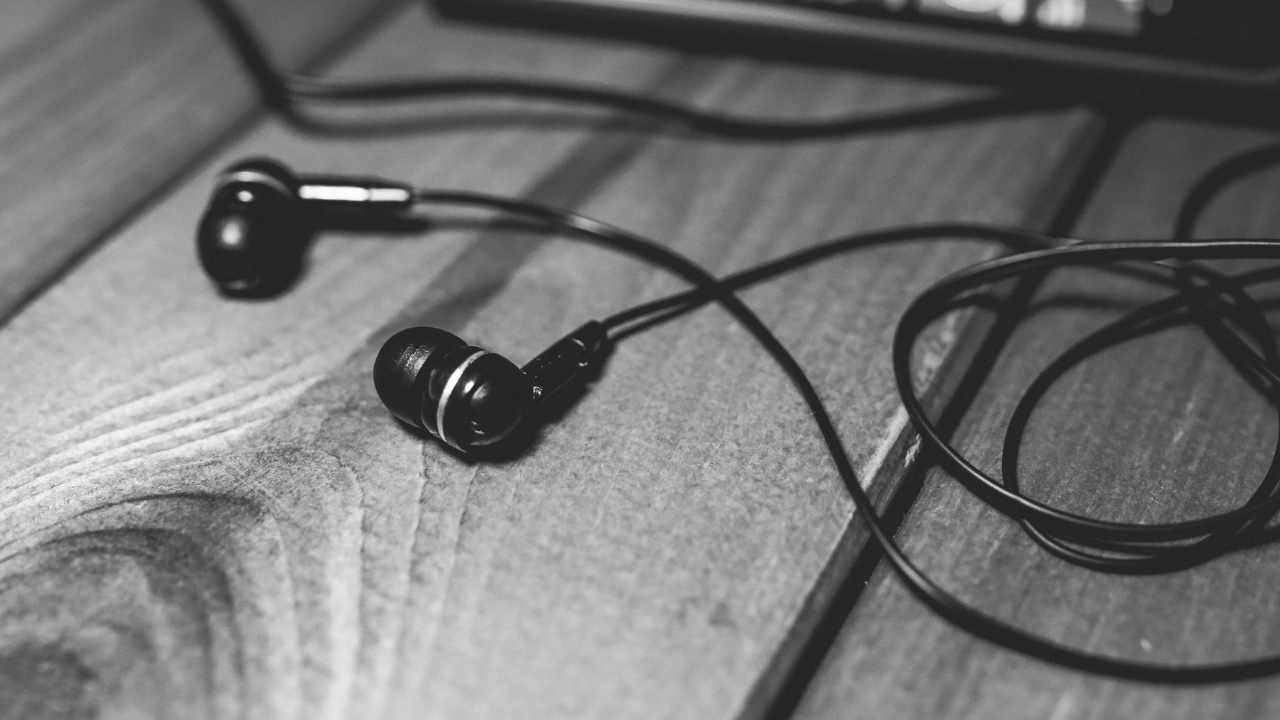 ¿Dónde se tiran los auriculares rotos? No, la respuesta no es la que te imaginas…