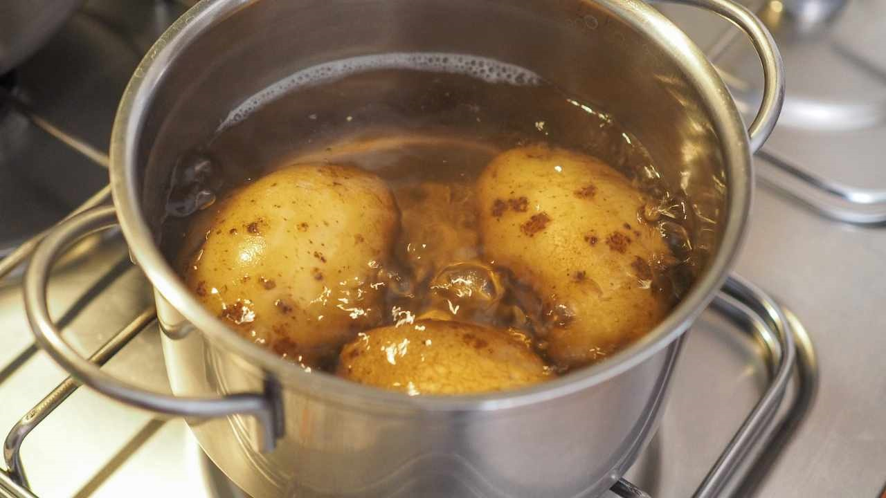 ¿Tiras el agua de la papa? No lo vuelvas a hacer, te contaré mis métodos de limpieza.